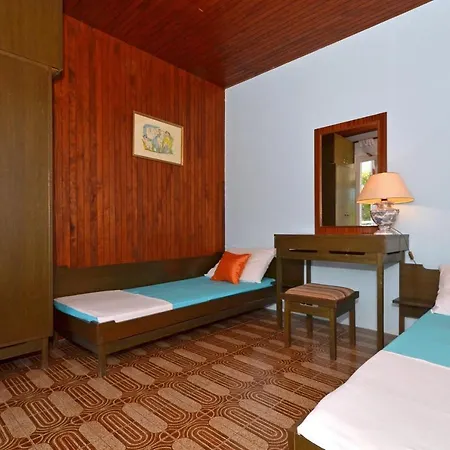 Apartman D Large With Big Terrace Next To The