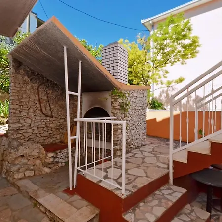 D Large With Big Terrace Next To The Apartman