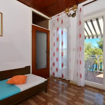 D Large With Big Terrace Next To The Apartman *